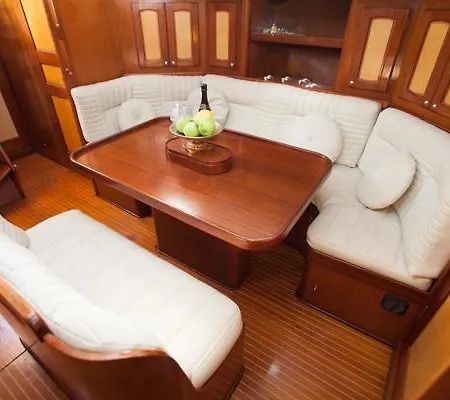 Paraschos Botel *
