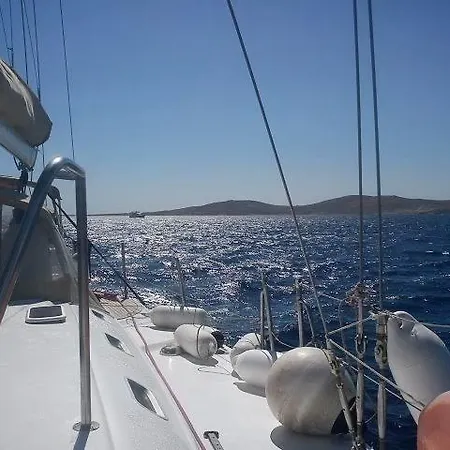 Paraschos Πλωτό κατάλυμα