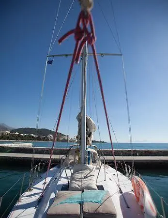 Paraschos Πλωτό κατάλυμα *